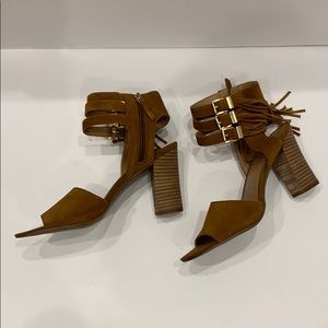 🎉🎉HP🎉🎉Franco Sarto Fringe 3 Buckle Sandal